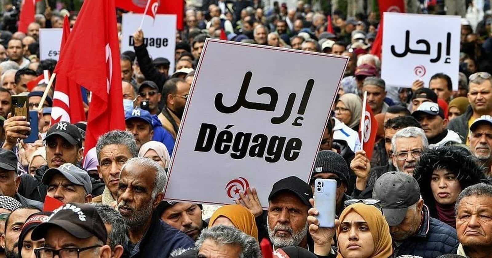 الثورة في الثورة
